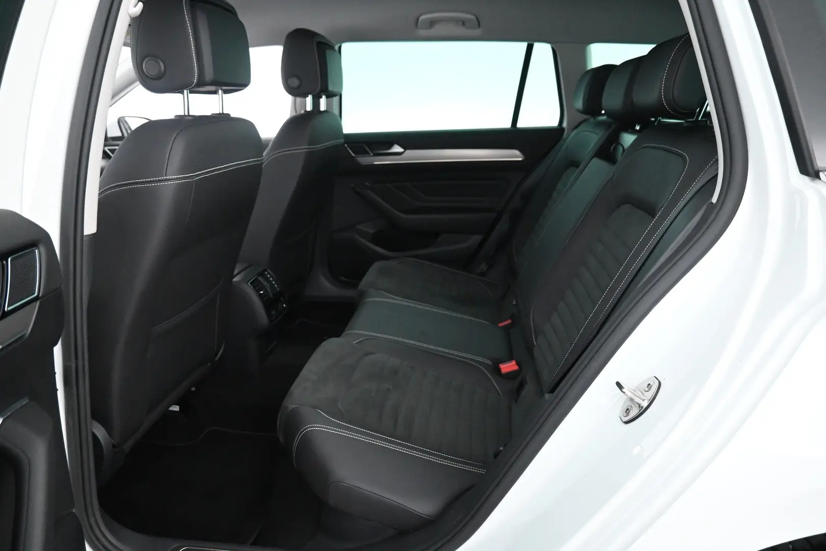 Car Image - 2geqohTM1Z88ld4B2PLO1M