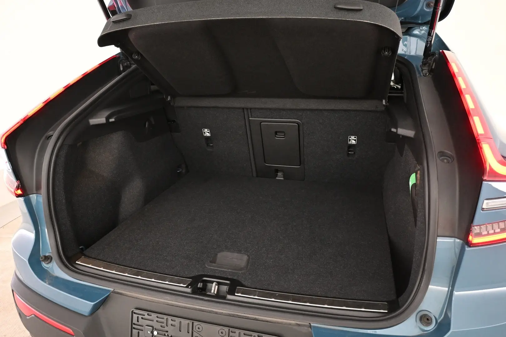 Car Image - 3DMEBPbxxknhE4fubjvMN