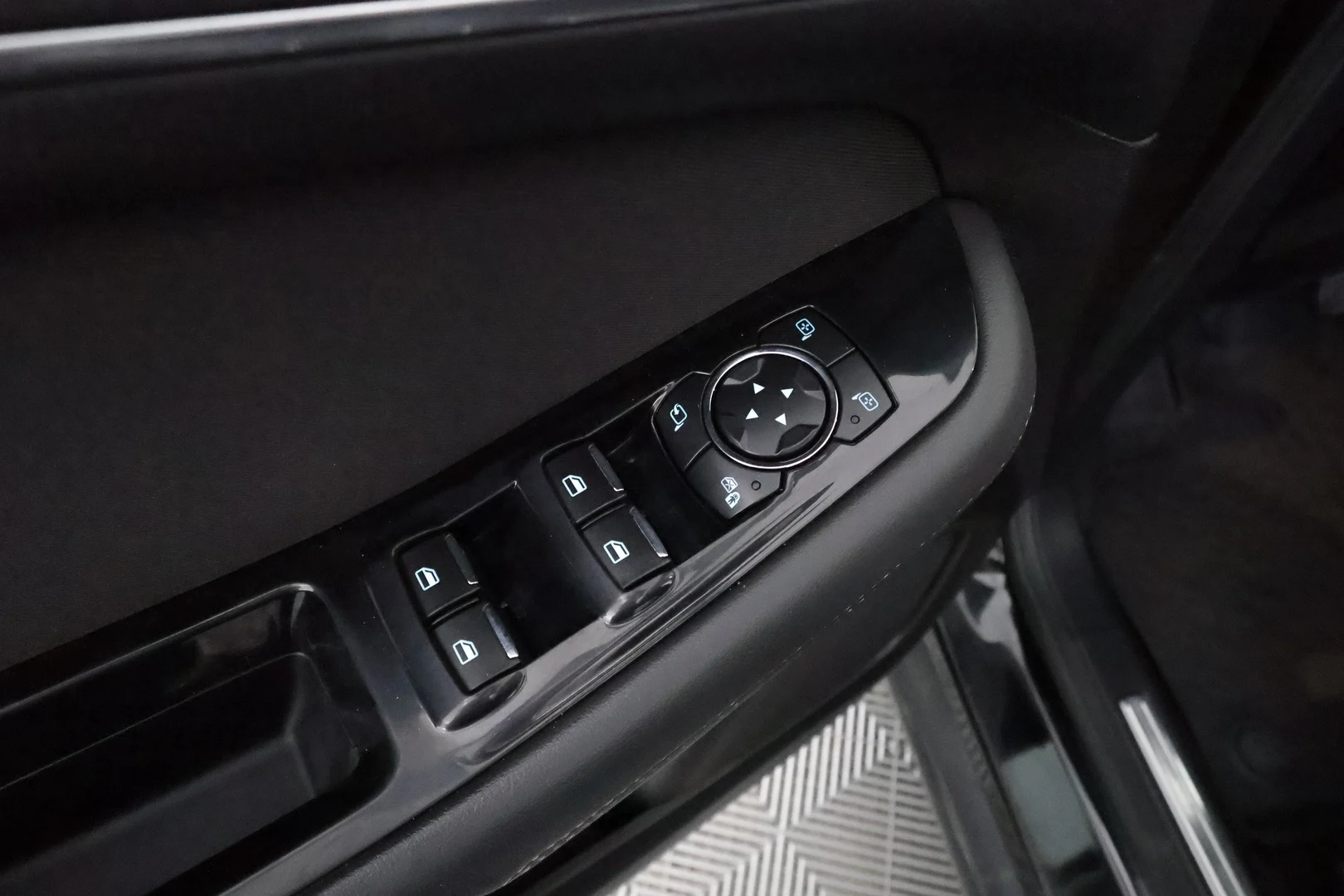 Car Image - 2AwOiBvQTB5dy0ki51KvKY