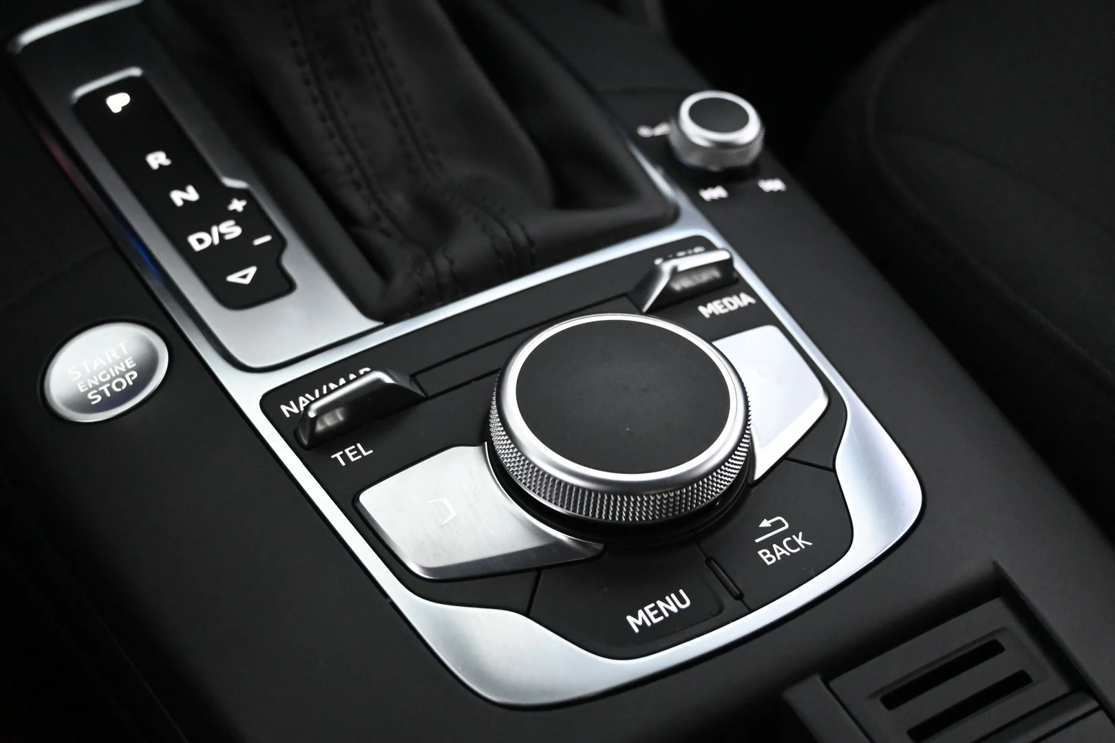 Car Image - 4MxS7hTw4DHG81ItsDxuoV