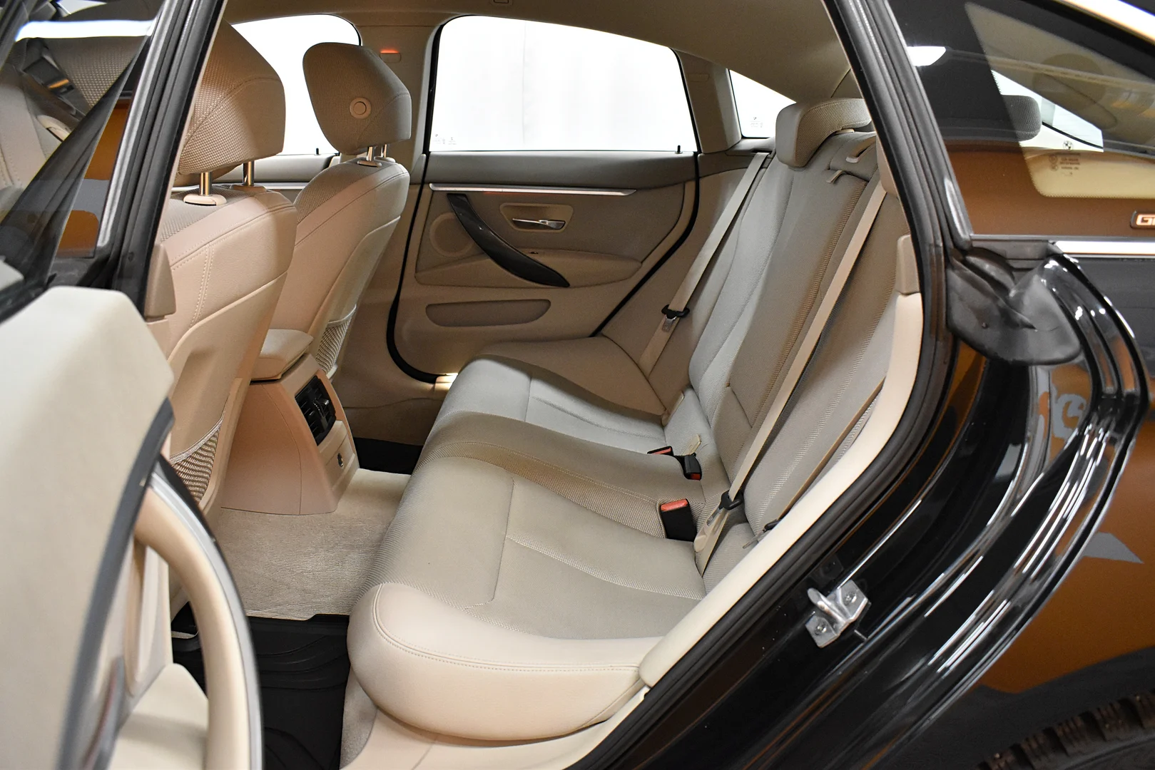 Car Image - 6NAFzxMCfGfxipp2RaYq1j