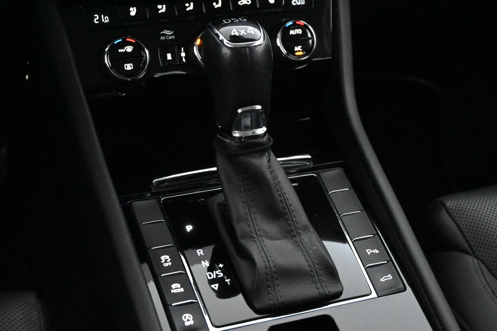 Car Image - 7psH3zEc7lvl0AlSPp0YVG