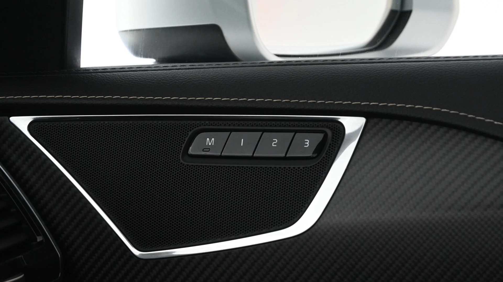 Car Image - 53QRRrm5nyxEyptJ8X46OO