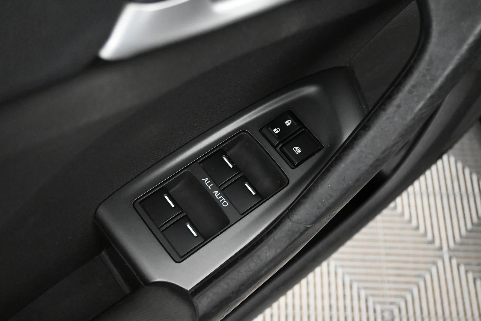 Car Image - 1eaCaY20Fm7yLA5C3eZwJQ