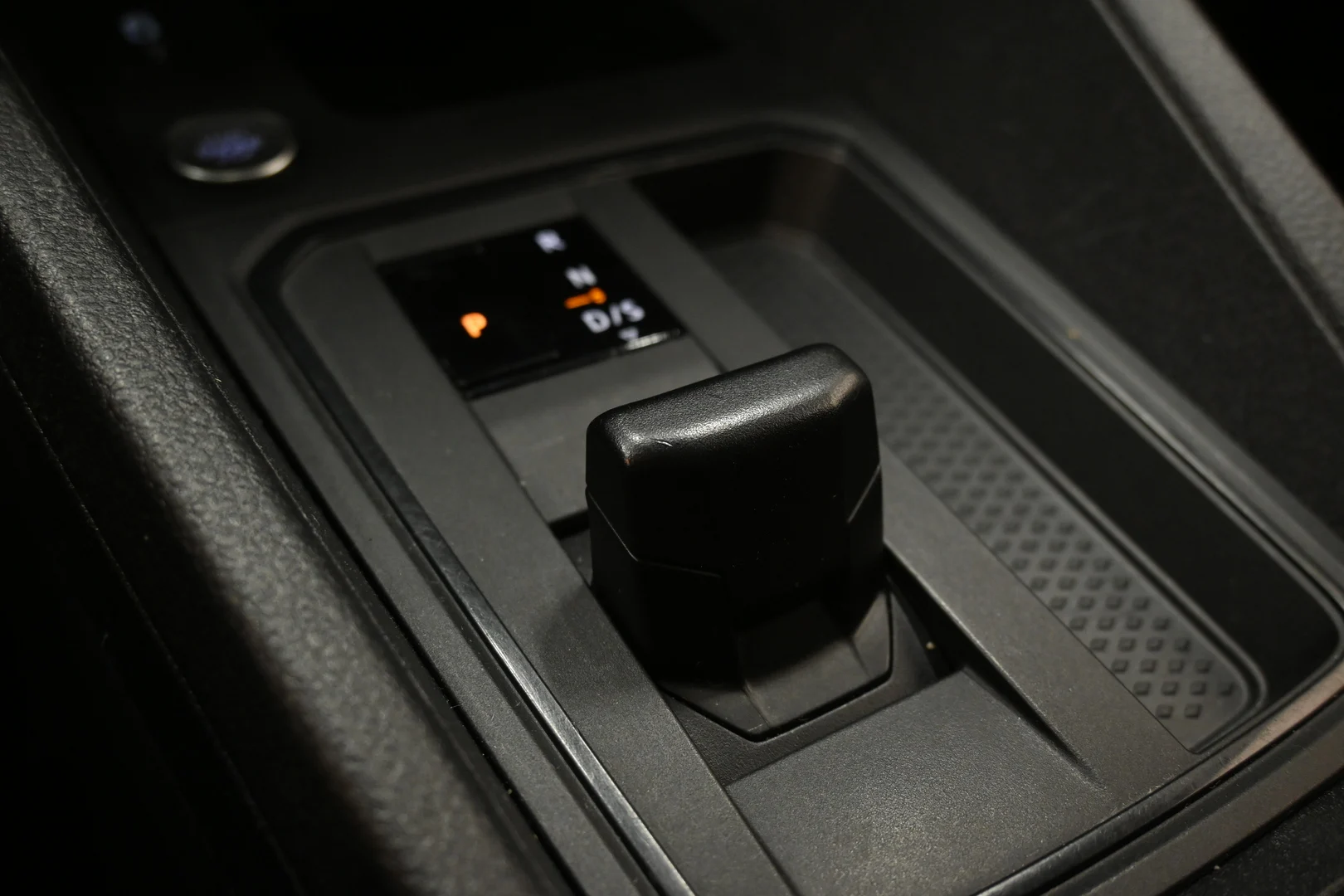 Car Image - 4bge9r5Kj4zUXN42pVDnAE