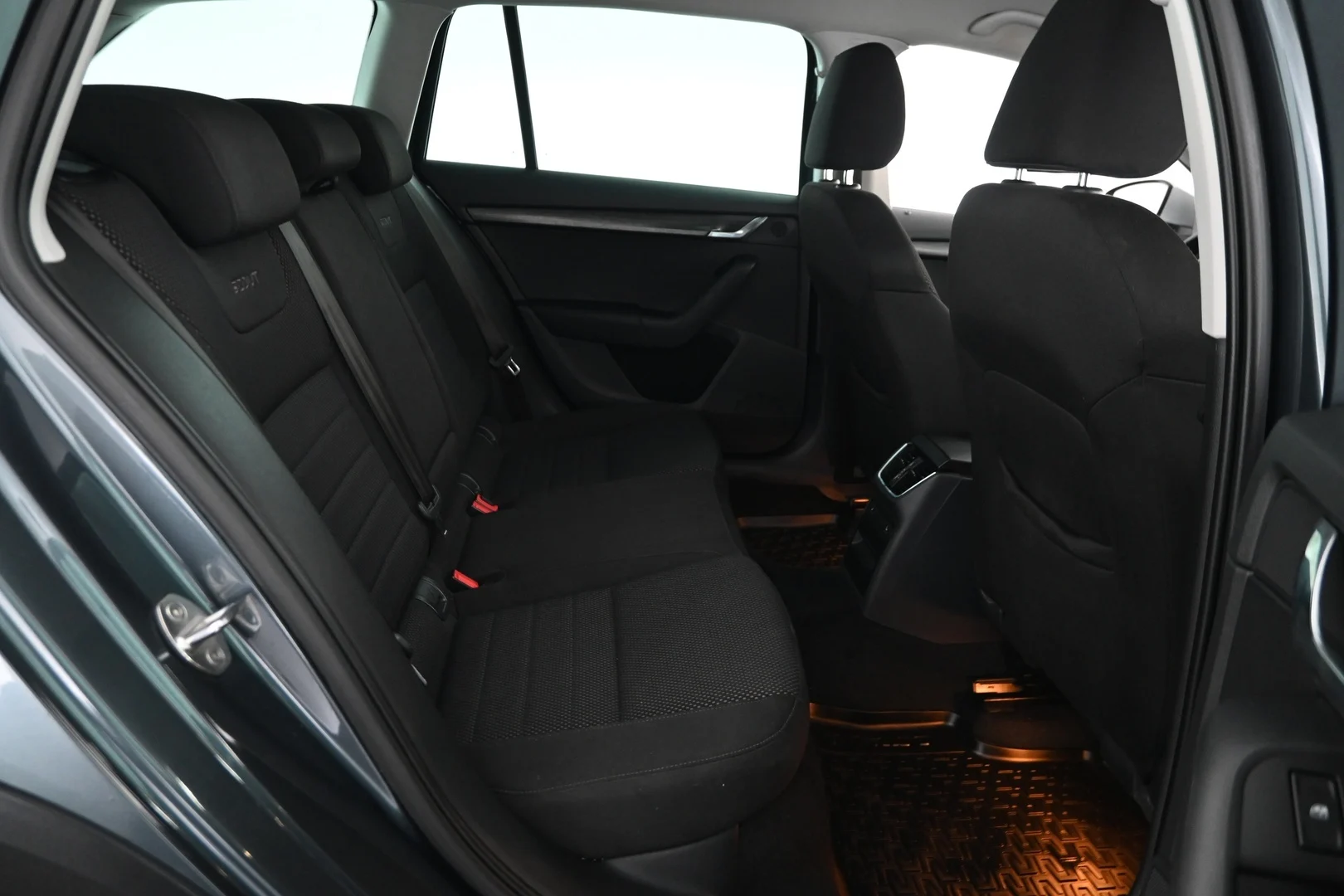 Car Image - 2ENxO85pcpdVr3J3Xudyyy