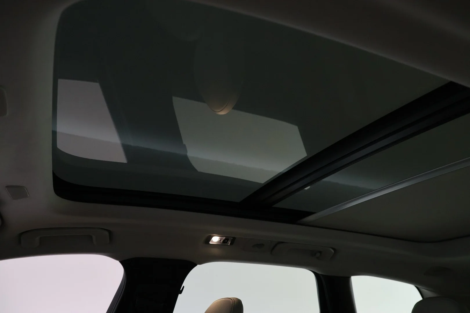 Car Image - 2DXLL4VU3vSLRl2p6fmfgu