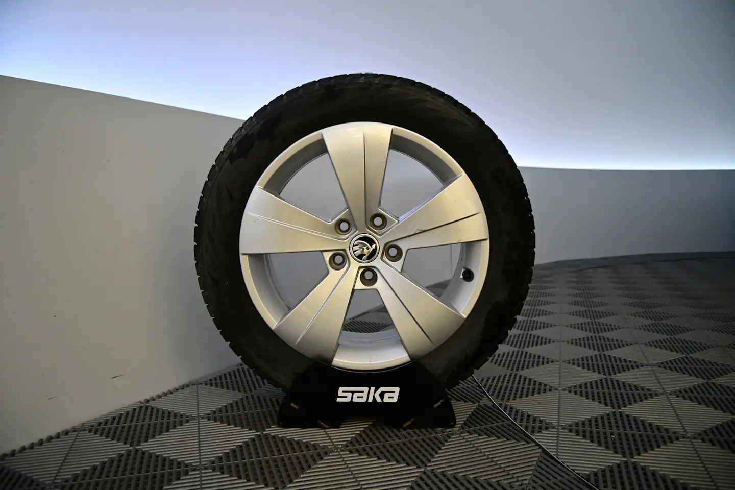 Car Image - 6uTsO0BUR00TU4WR8BXMeA