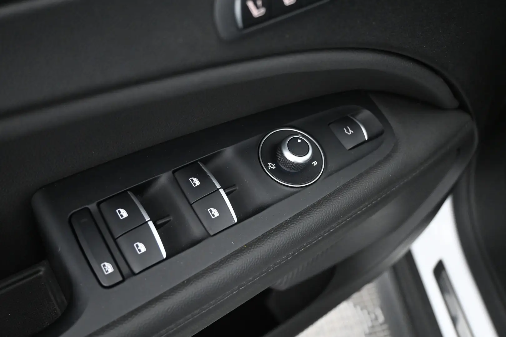 Car Image - 4Ge4Ri8XGkDMDgJoeSroFw