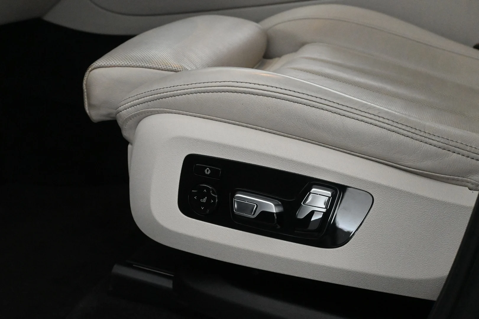 Car Image - 3z18sxEGfI2De7BUXTvgdJ