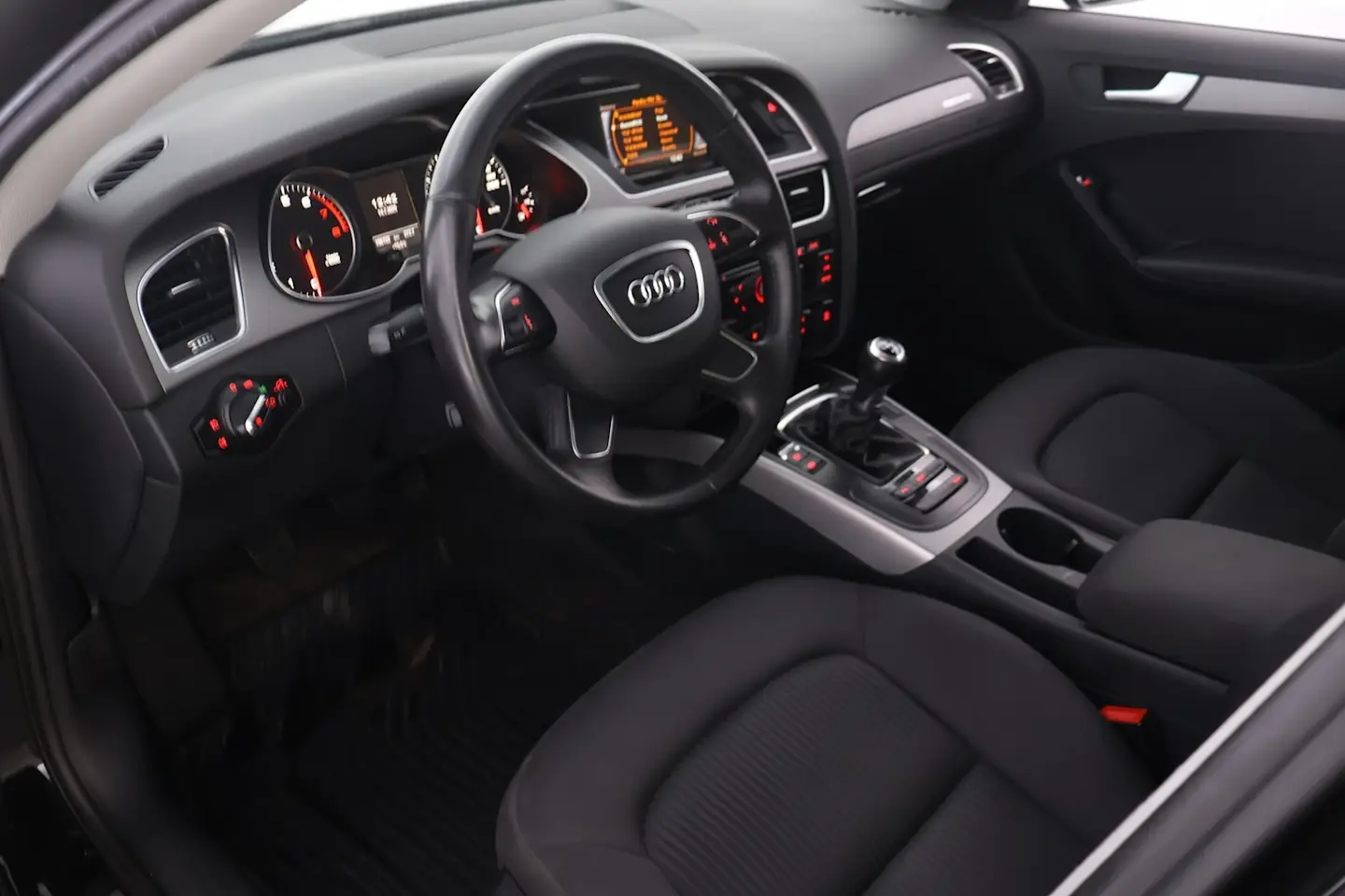 Car Image - 4o8z3EfavhIlfFxTKoxqPR