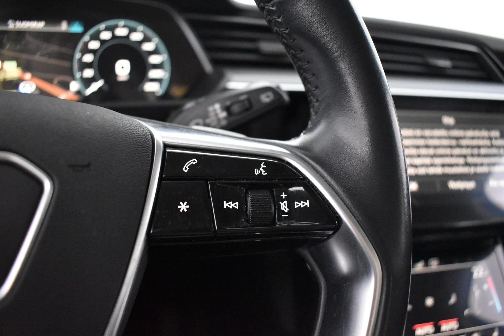 Car Image - 1vaa00vKcw284Ew8kzTZRw