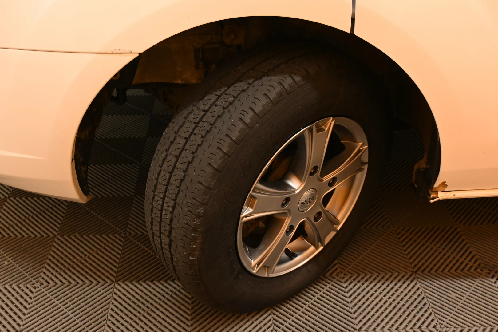 Car Image - 6PjcfuR6LS7WgExzchcFUE