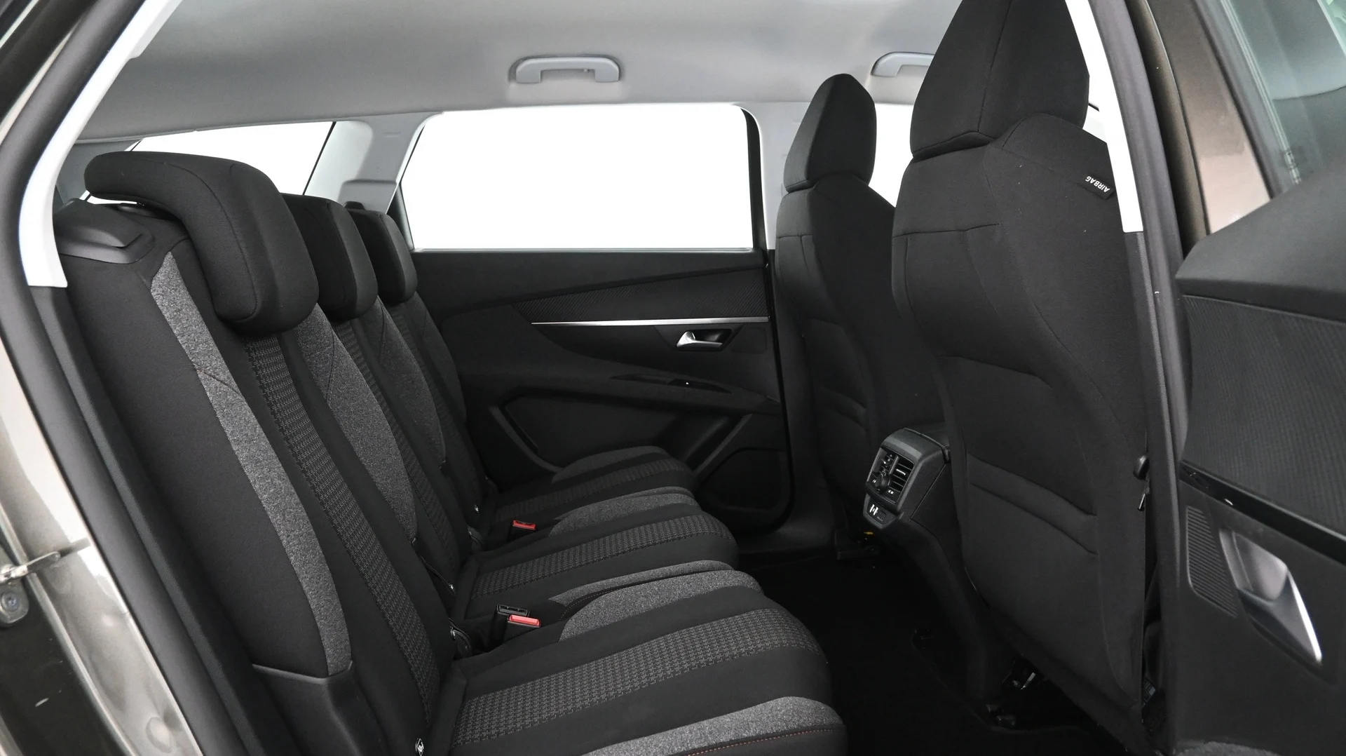 Car Image - 4ZQe2mzEq3YhB10Mxc7mvJ