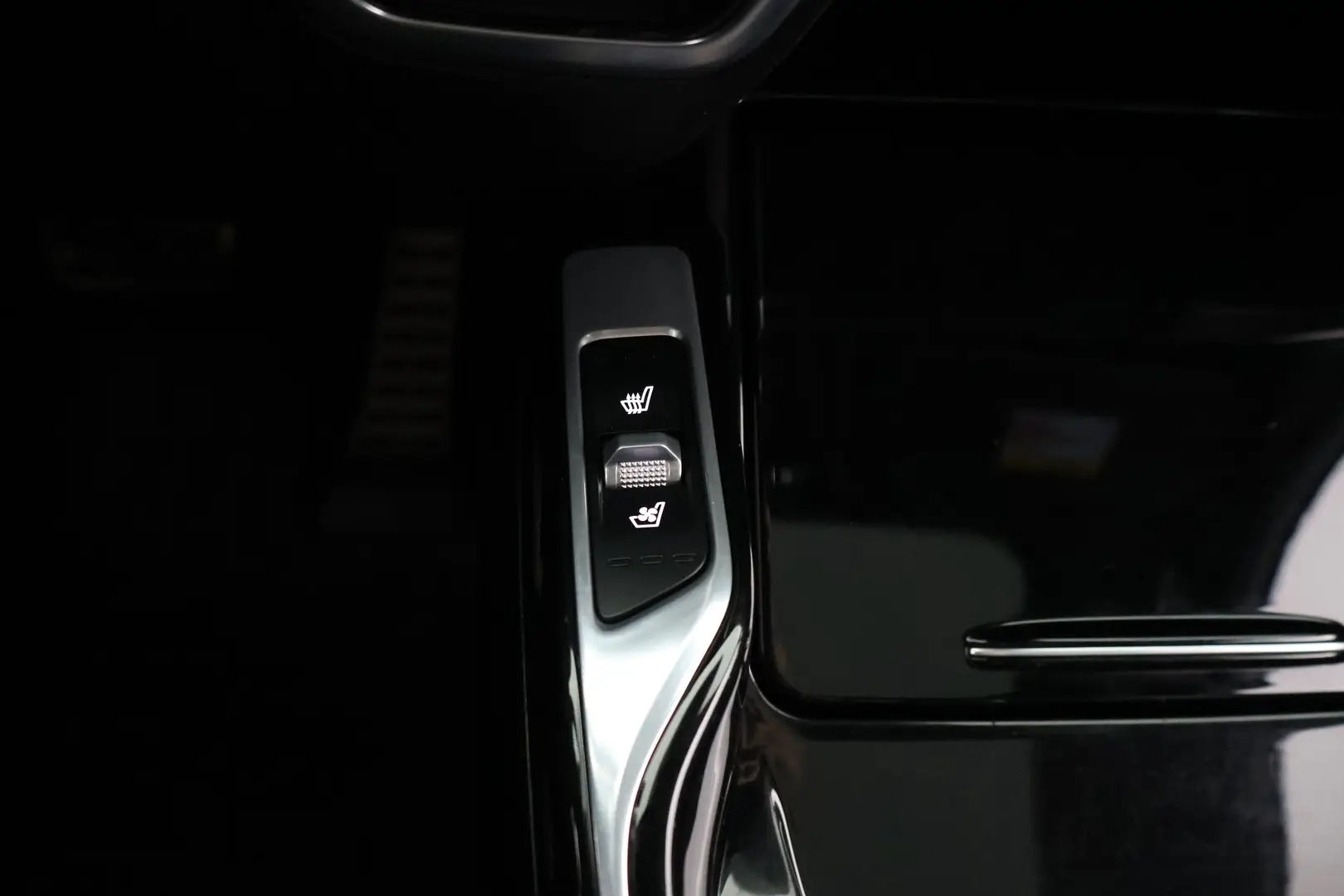 Car Image - 1Oh8HDA9EIpJNoNBcOuSWT
