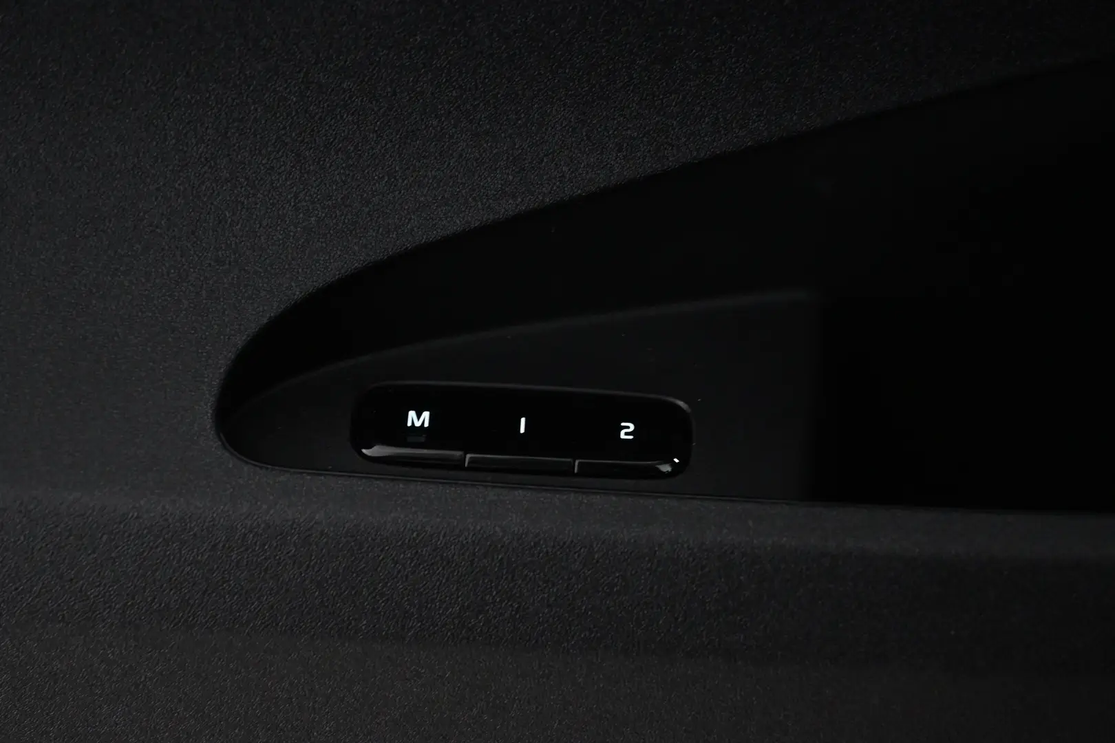 Car Image - j0gdOFrsvtsrzv6x2DgHl