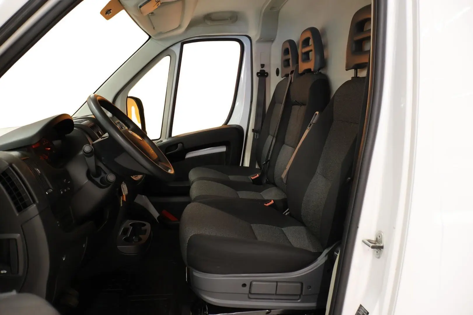 Car Image - 6Sc6dL8eUrI4AWghNKERyr