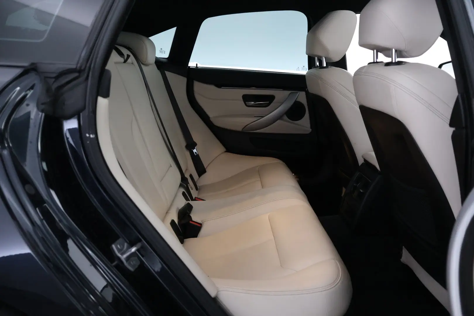 Car Image - 3AfkQxOG9drWKz7HgTwfMq
