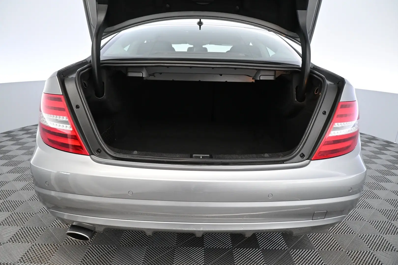 Car Image - 8ytHJv8RnUQdaM214sYfx