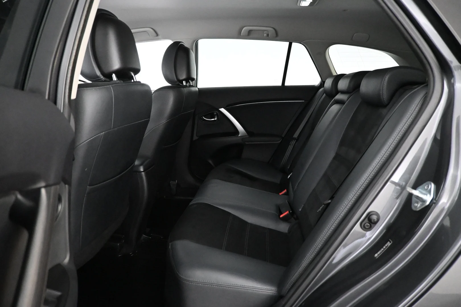 Car Image - 3hOeOiqsneosTo4ZL7RkJL
