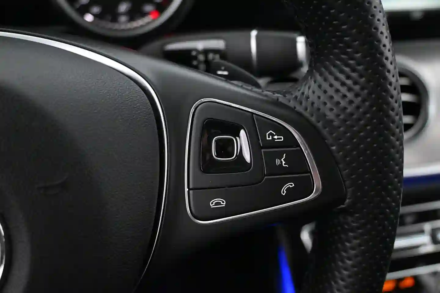 Car Image - 3IE0saZJOwIe47ioD0UjPC