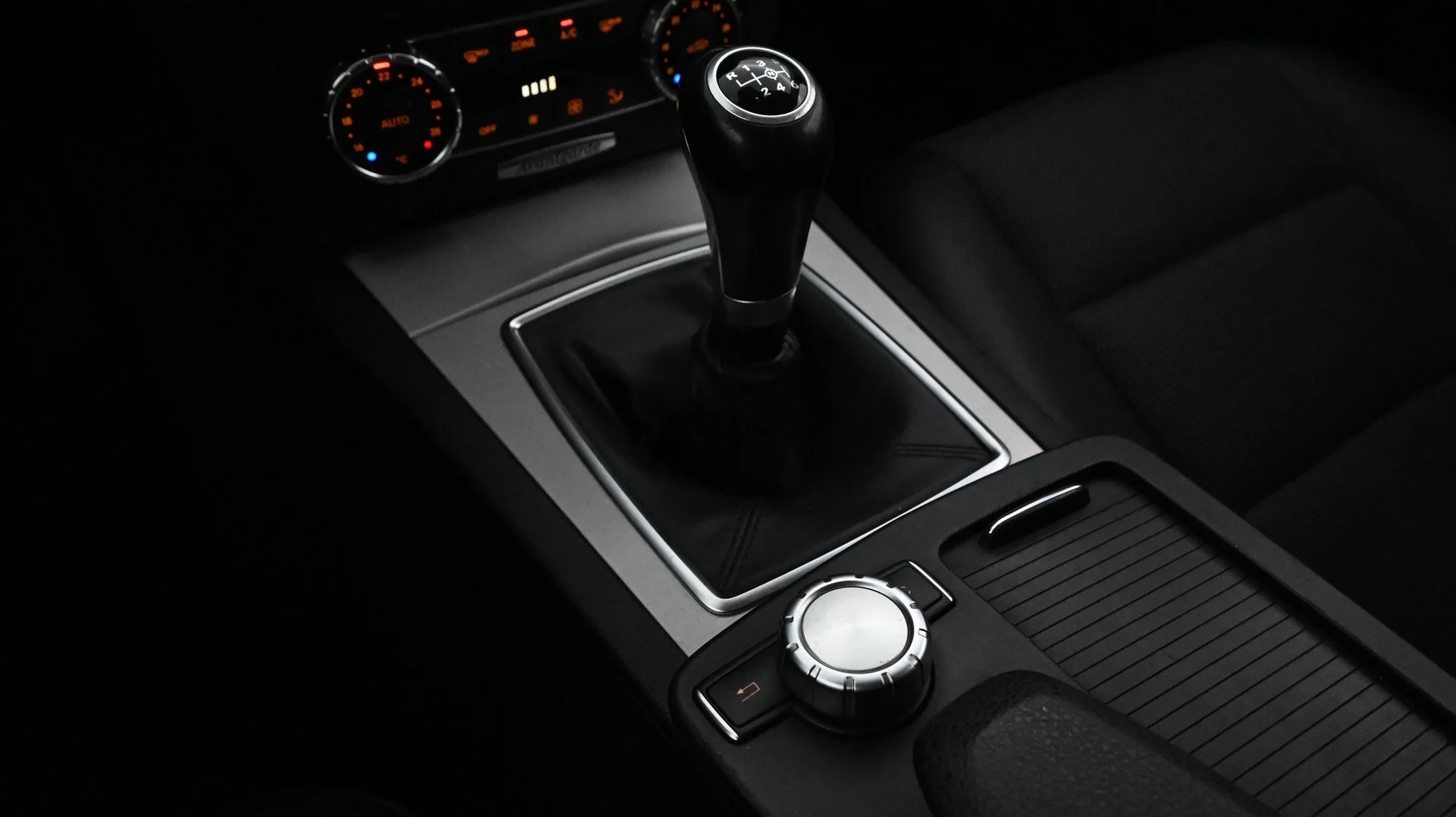 Car Image - 2bJ6WkGuZODQXJ6e0XzIvT