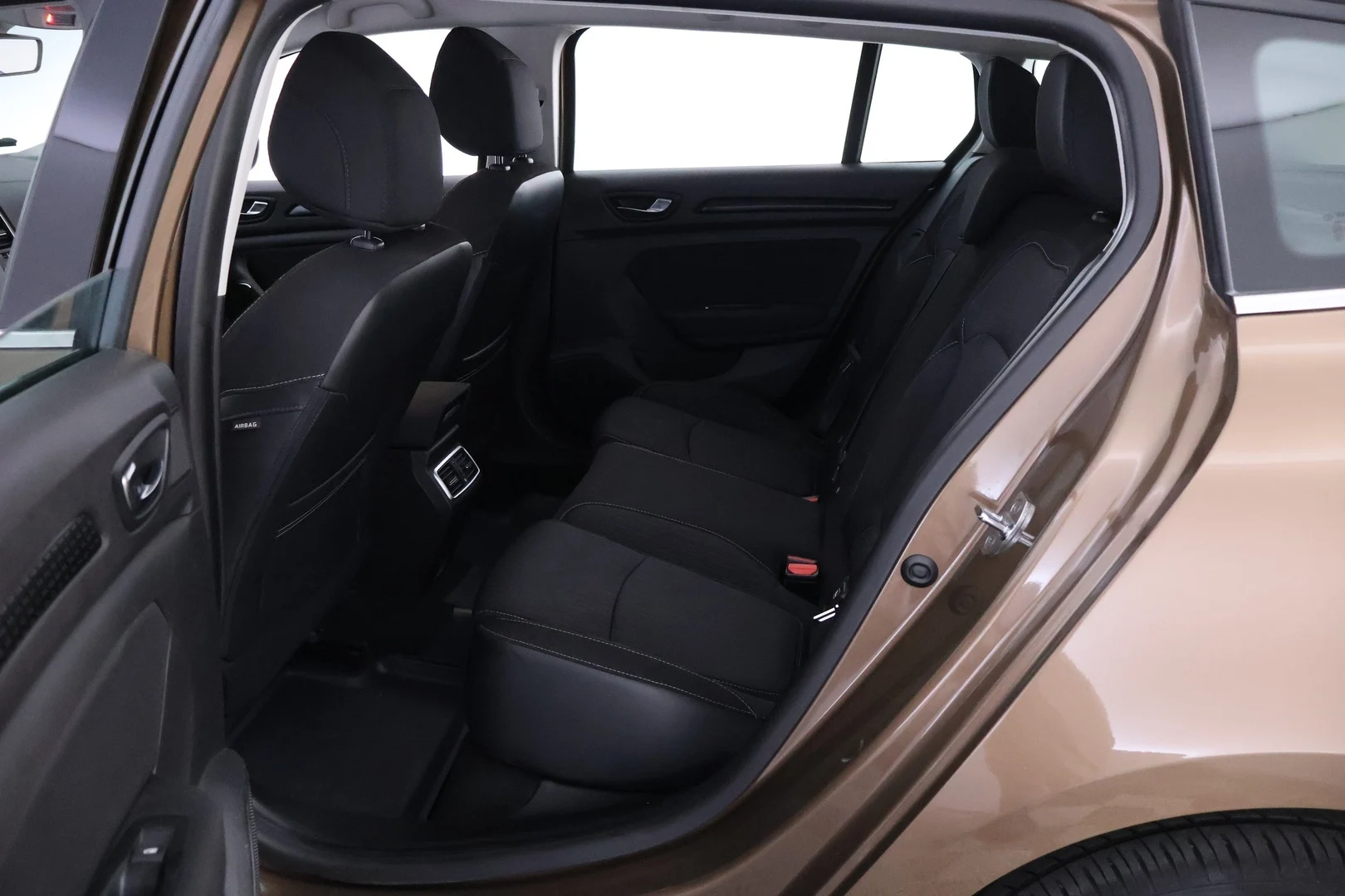 Car Image - 2N850zE7CNqU7Rz4bhTdpS