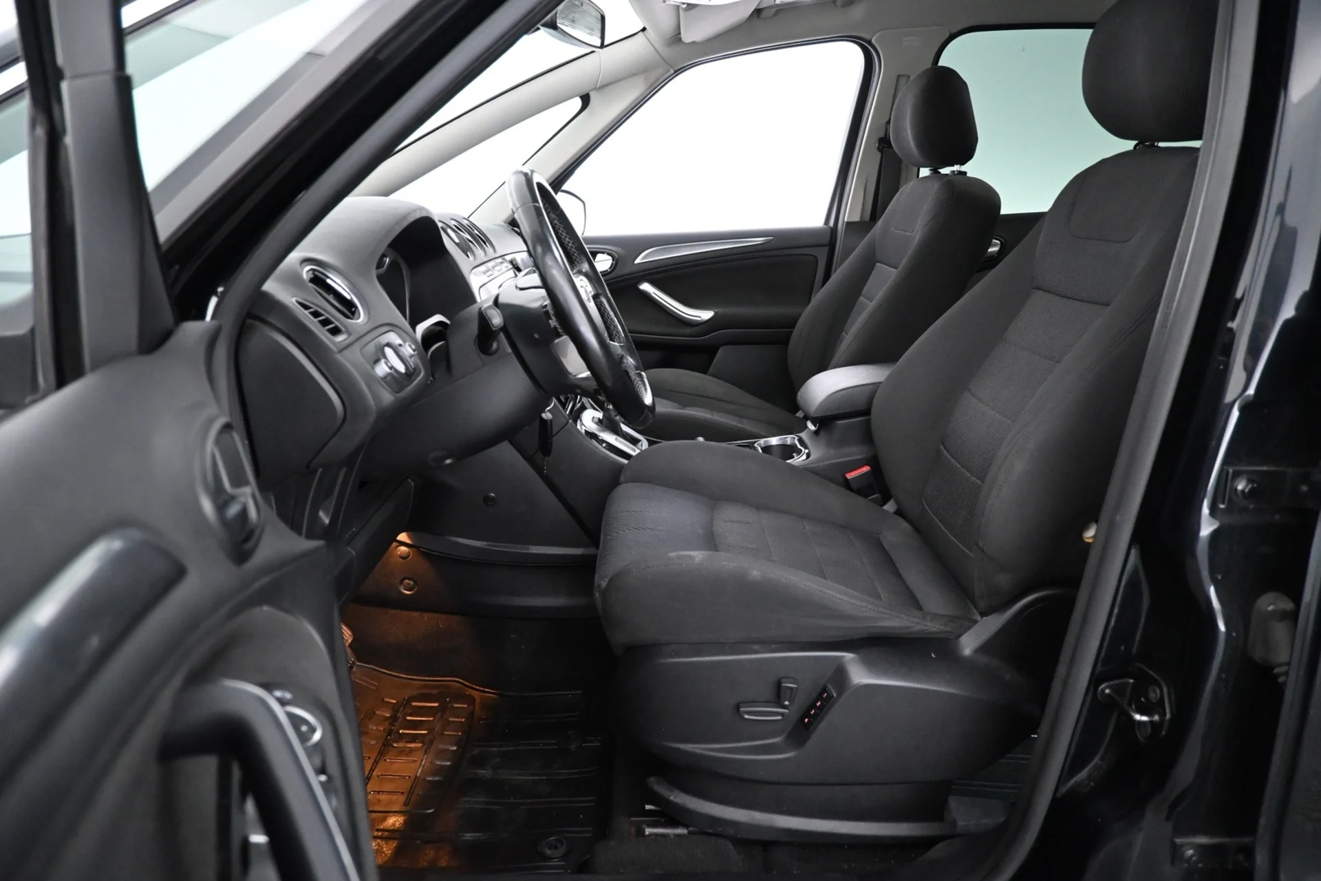 Car Image - 0j47KMCUyEObXx3jVf4Tu