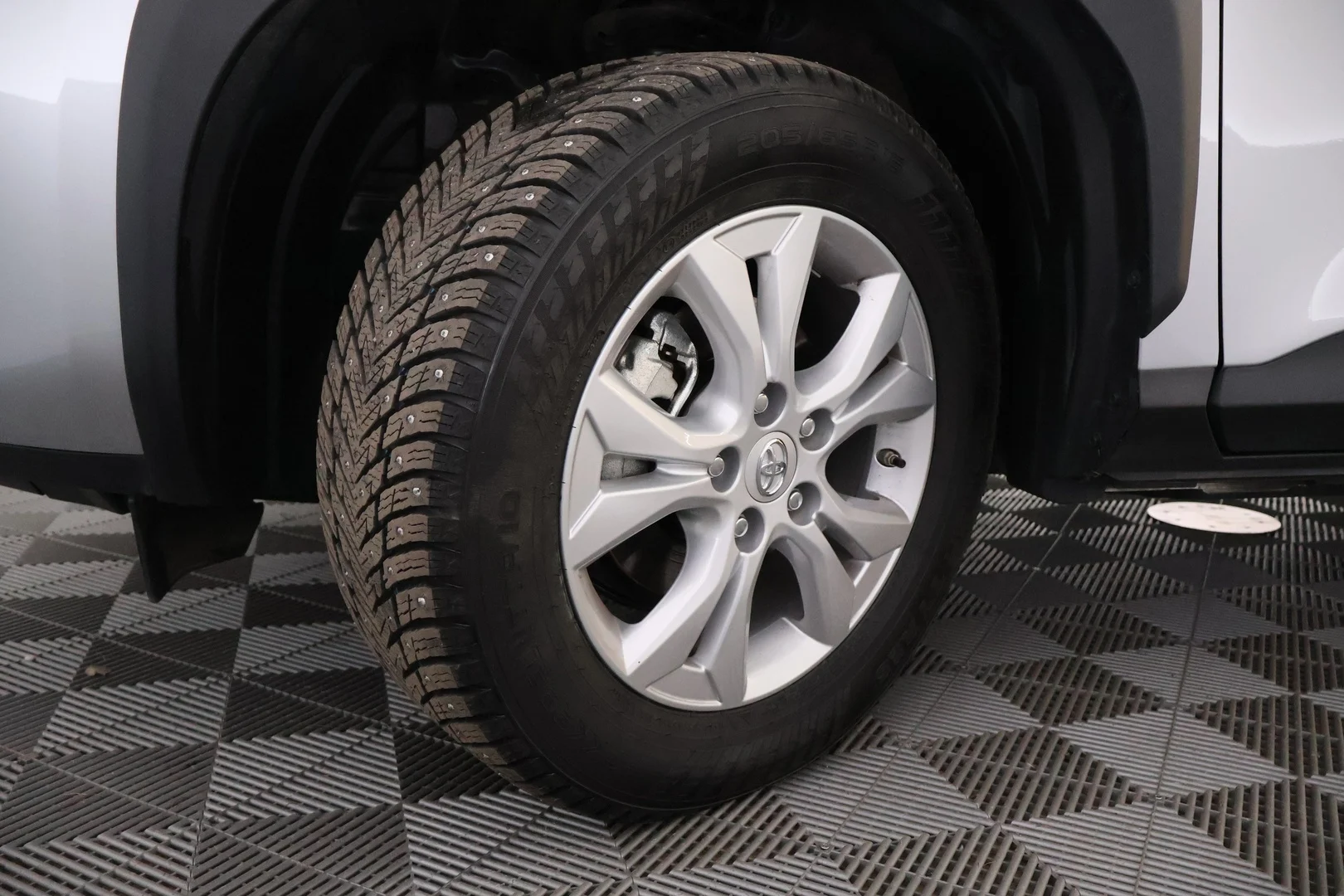 Car Image - FxlBn659bDrqEHCiySxQz