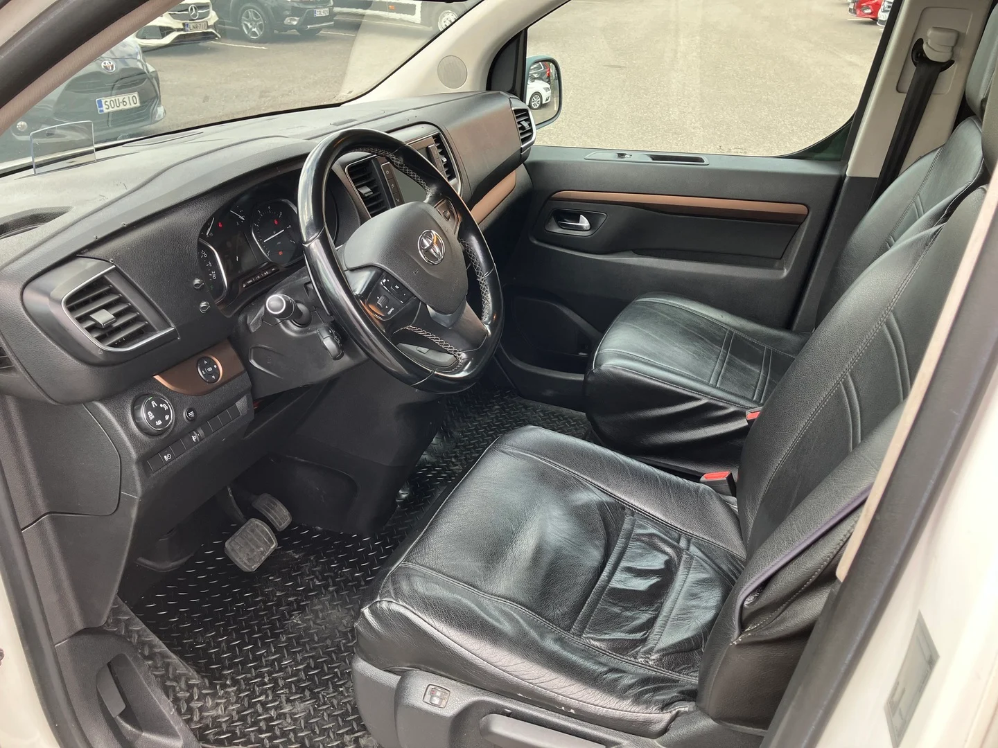 Car Image - 68VM8nfLafGz9p8PGIeJe5