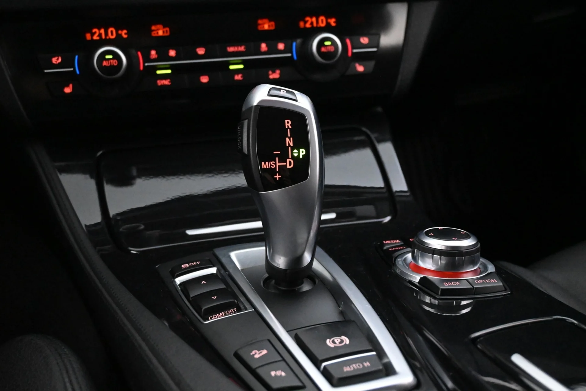 Car Image - 53mm3YxiO2YJuxRFDCdBo0