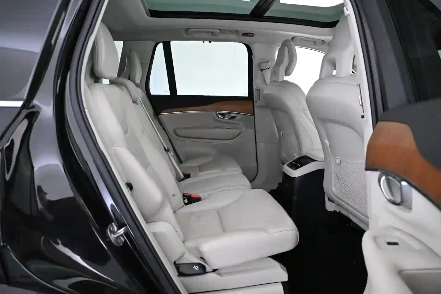 Car Image - 5JlvR56cpBzM5cDSRKoZrt