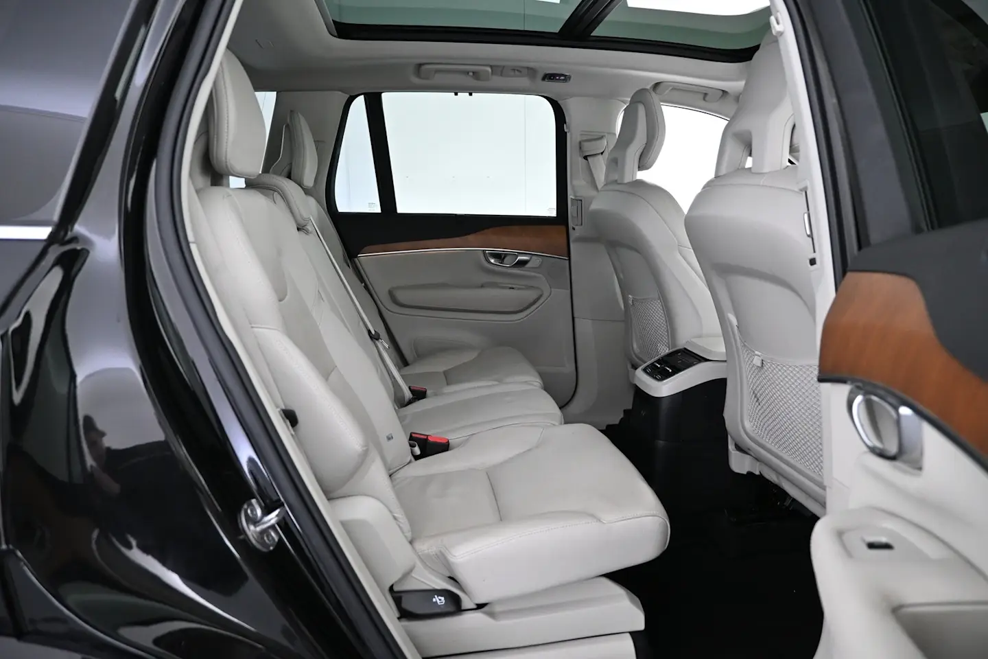 Car Image - 5JlvR56cpBzM5cDSRKoZrt