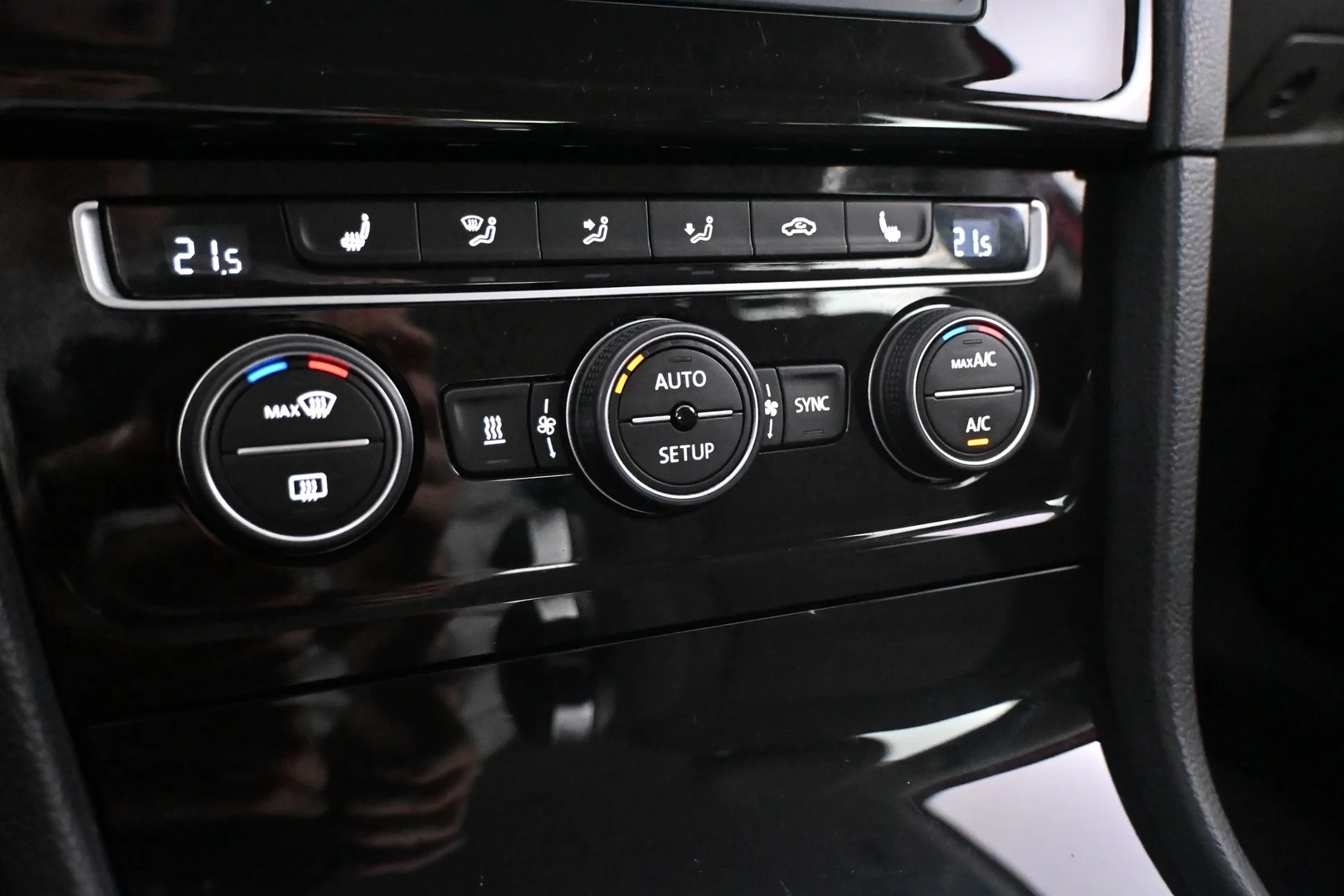 Car Image - 2Zxz7j1ddcHG8kEoZDGRNn