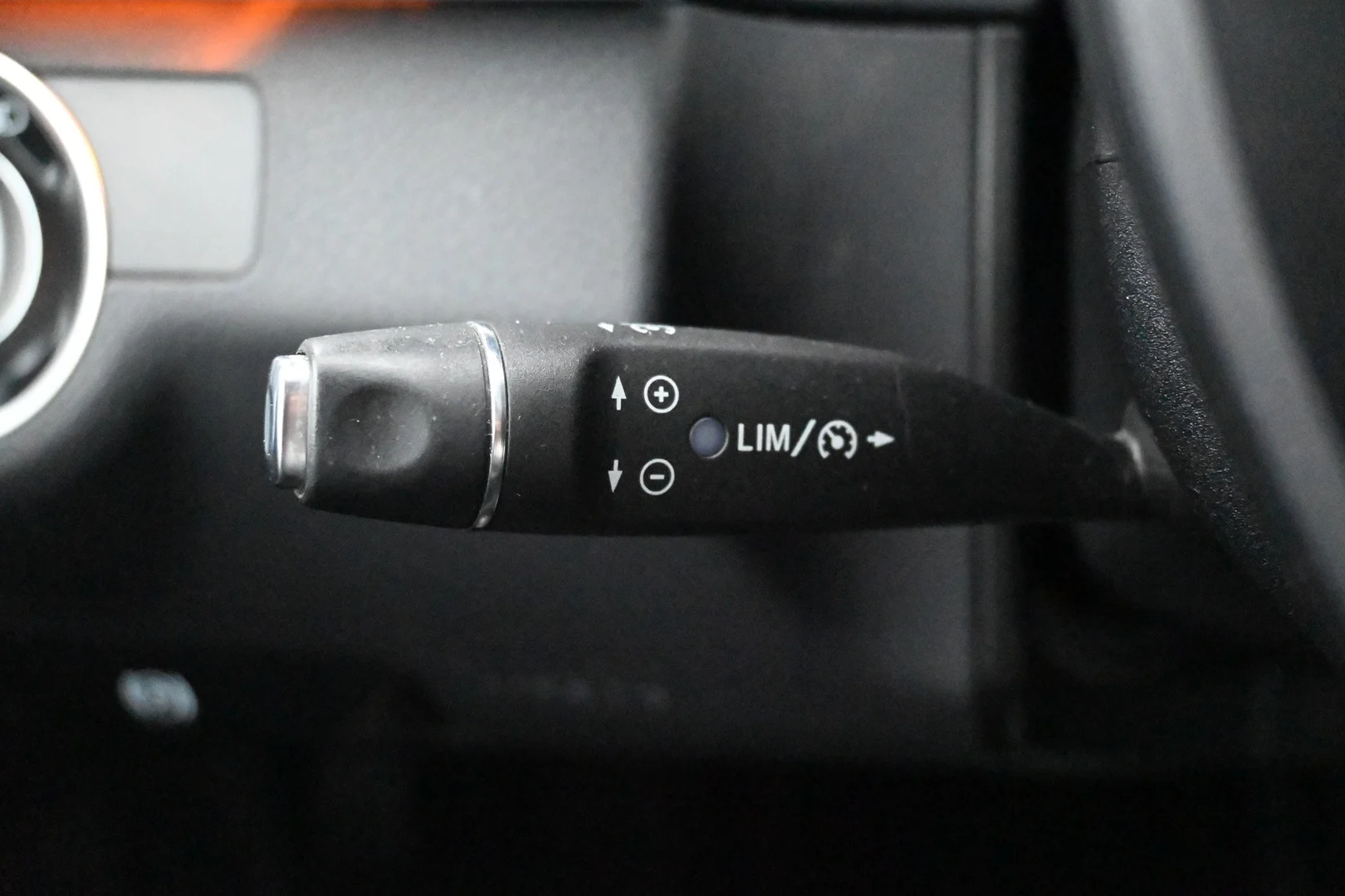 Car Image - 4c2tDA5UR5fNpB7rXiVJtK