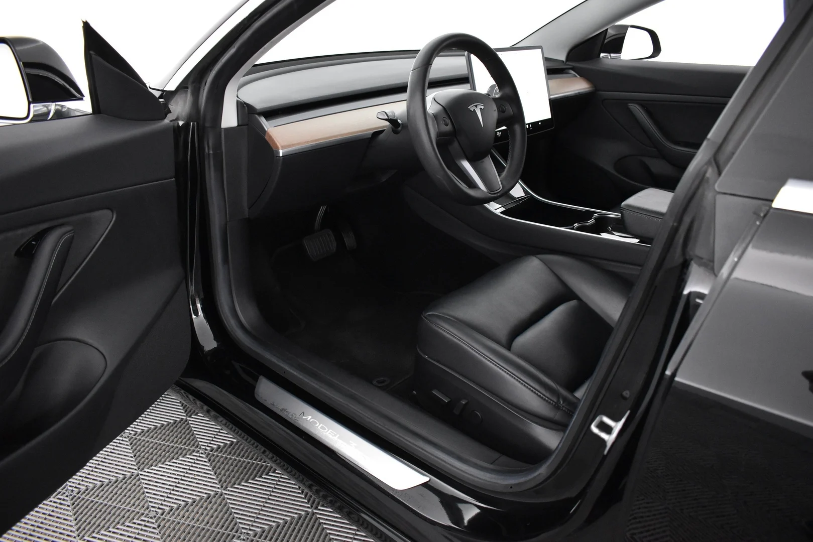 Car Image - 3roKmimTmOTxrwjXNScHJk