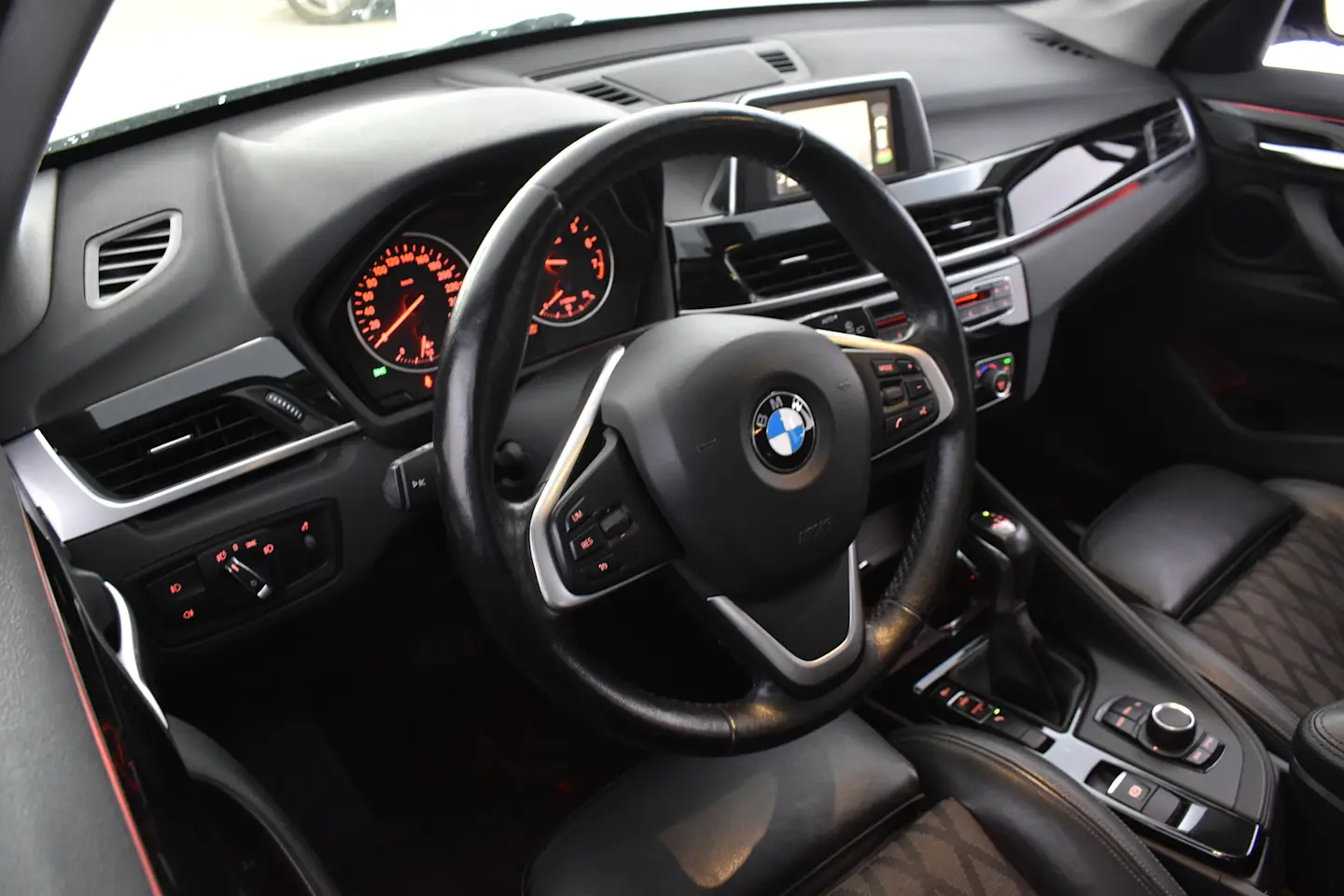 Car Image - 40newx8SglRZgG88P2Cmvi