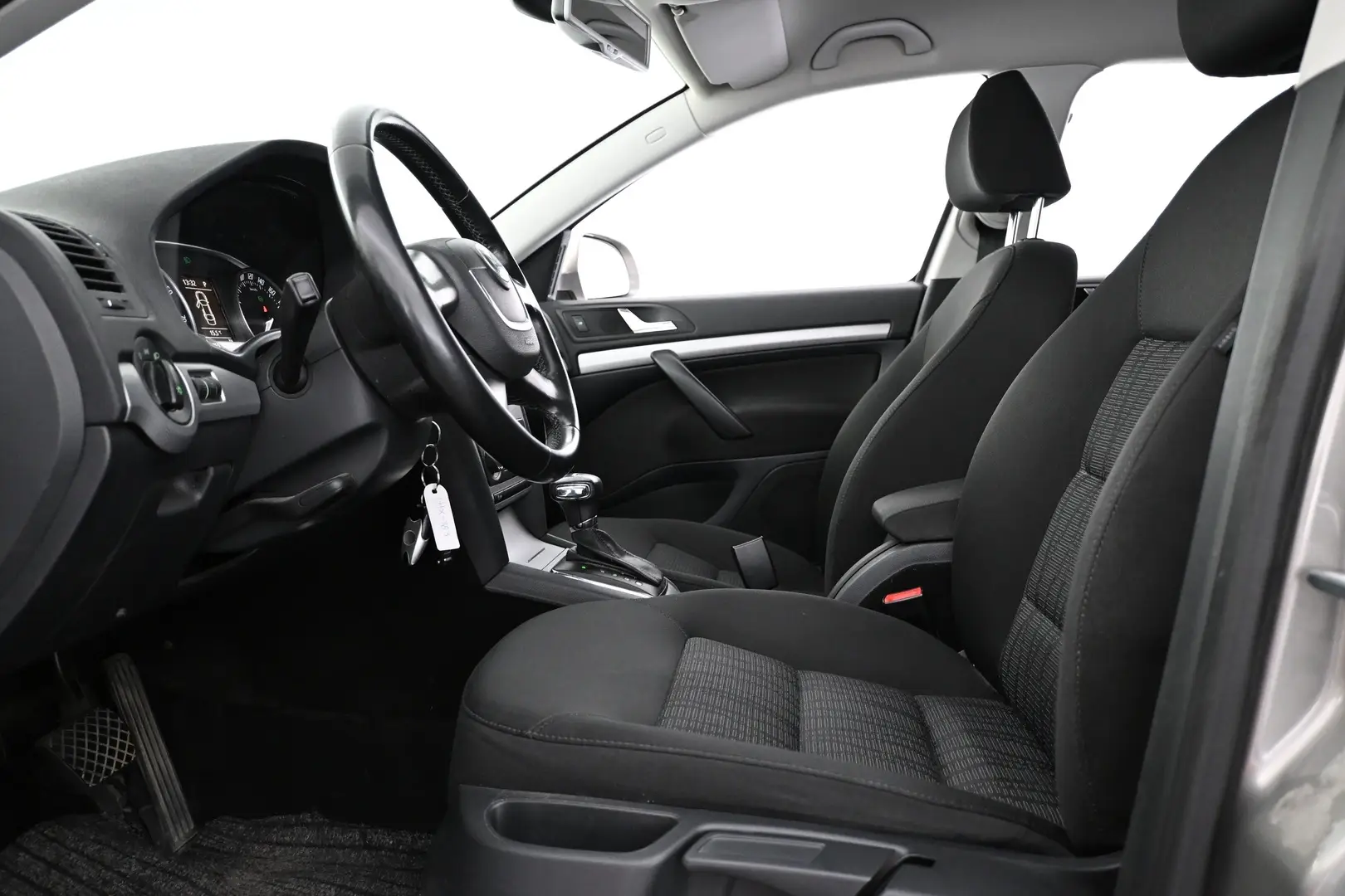 Car Image - 1bHHXrMatAKBNye6f94B2X