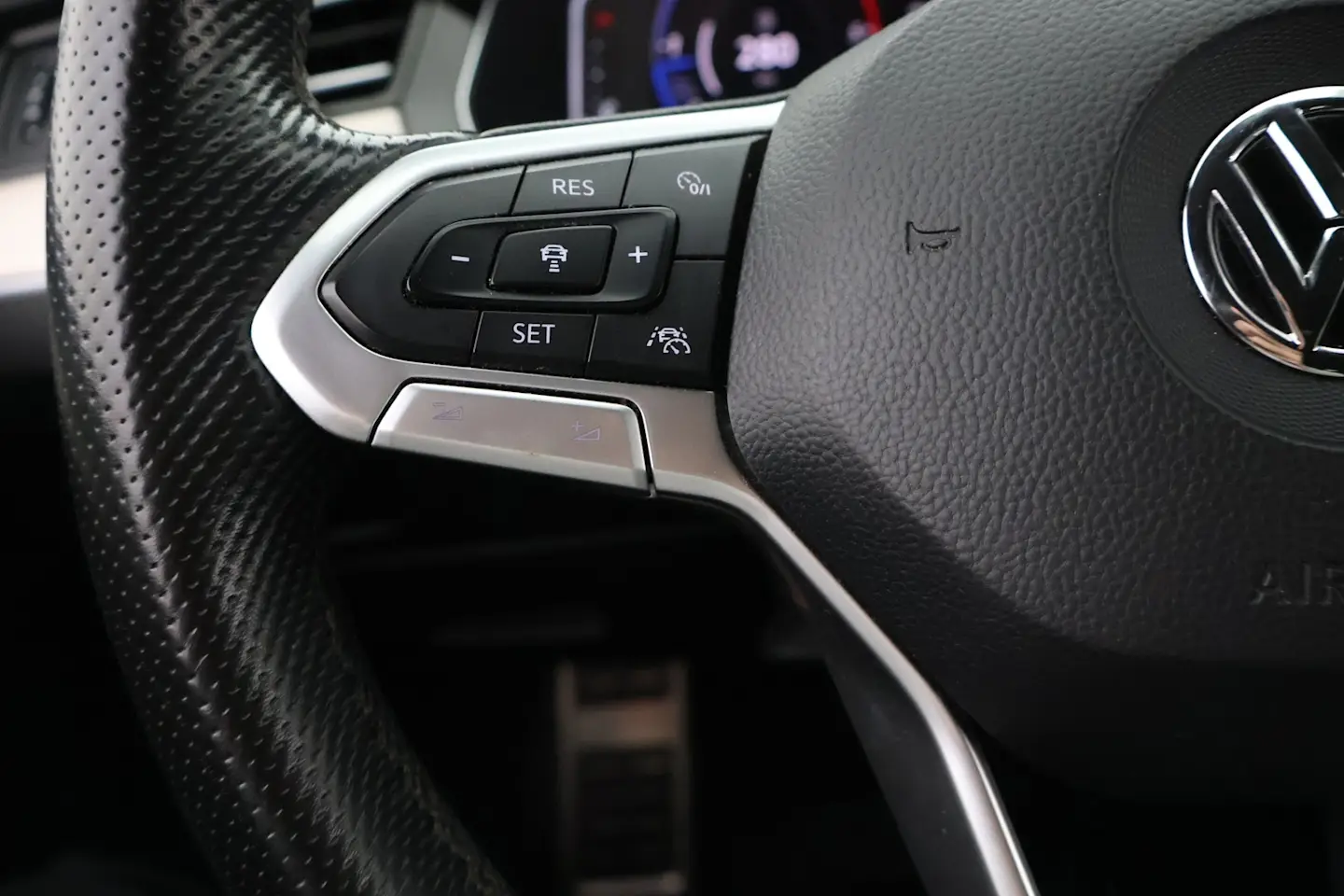 Car Image - 5E5lq648n4pISDLD0Ks7rV