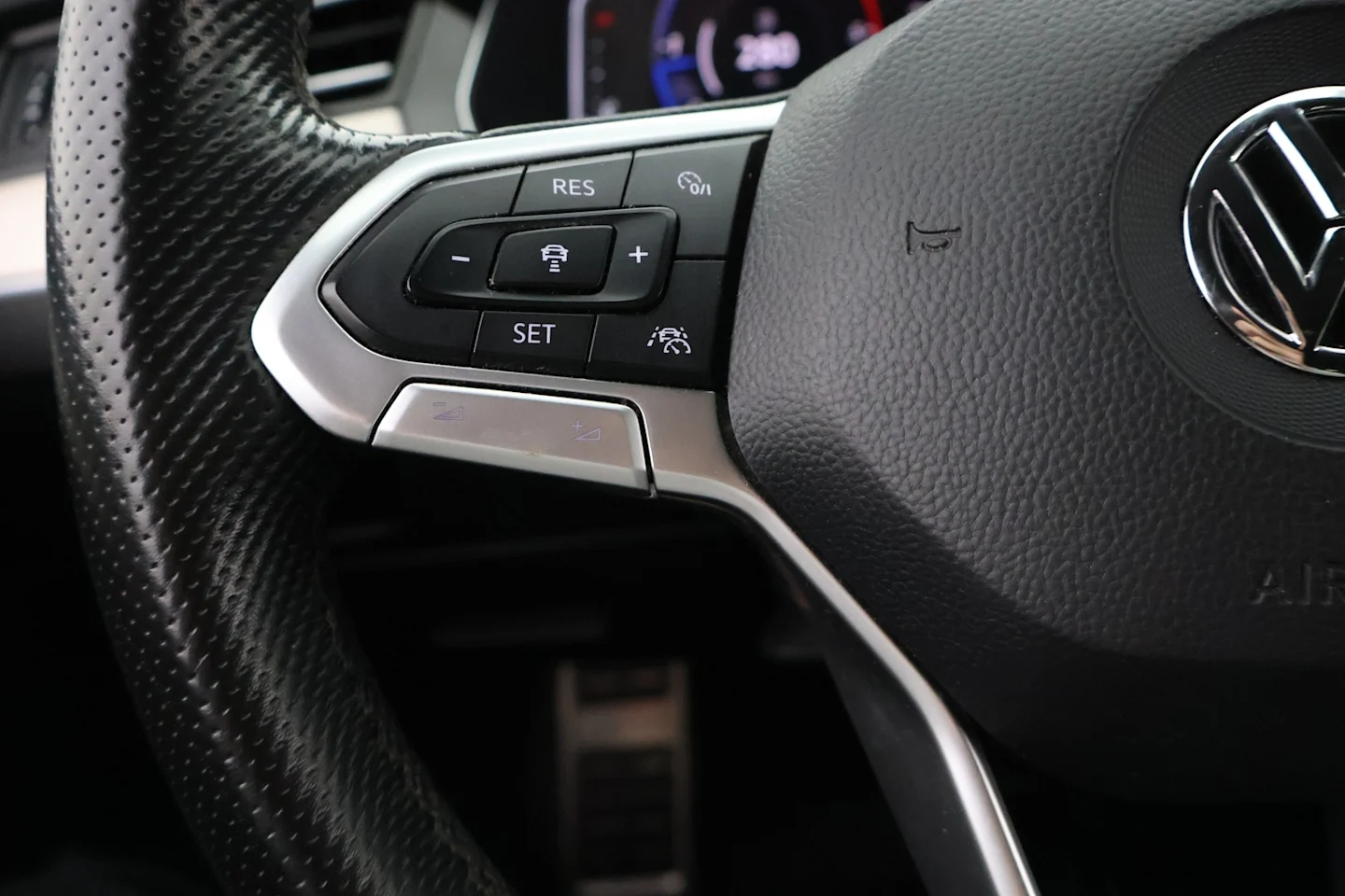 Car Image - 5E5lq648n4pISDLD0Ks7rV