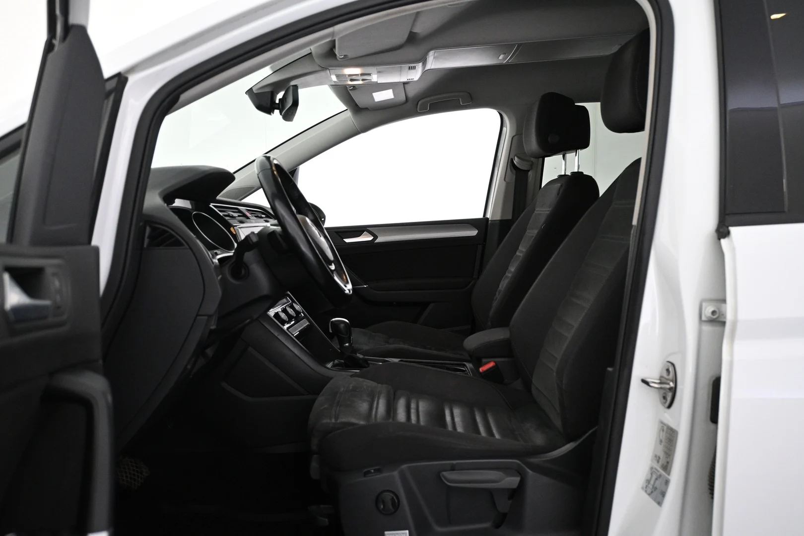 Car Image - Q2BXNQbIqW5plPjr7lXbn