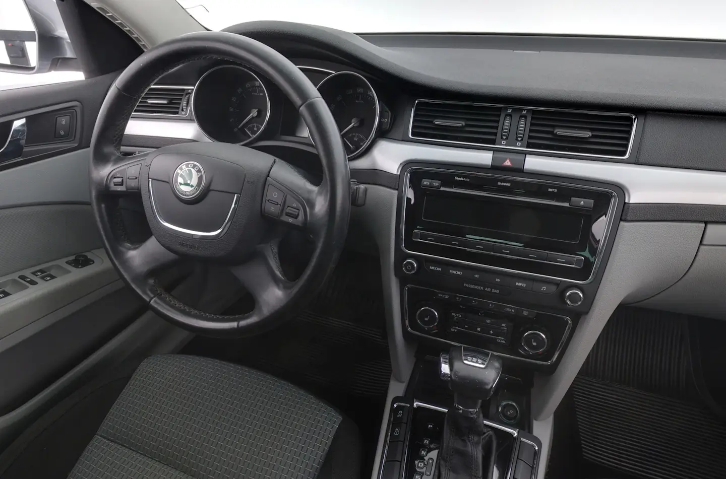 Car Image - 2UIM9TJ80thScPVWVtNHqn