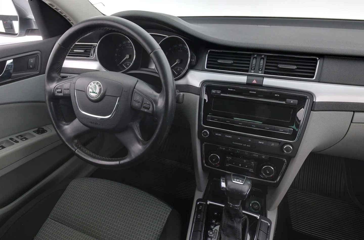Car Image - 2UIM9TJ80thScPVWVtNHqn