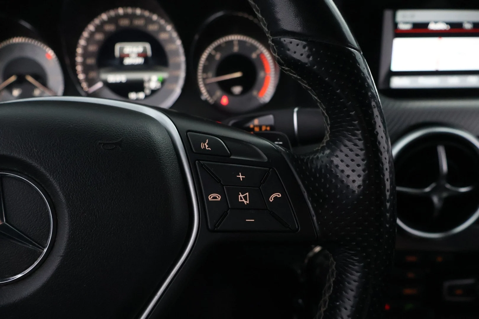 Car Image - 5U74dKmp901p3kd7kuRSZ5