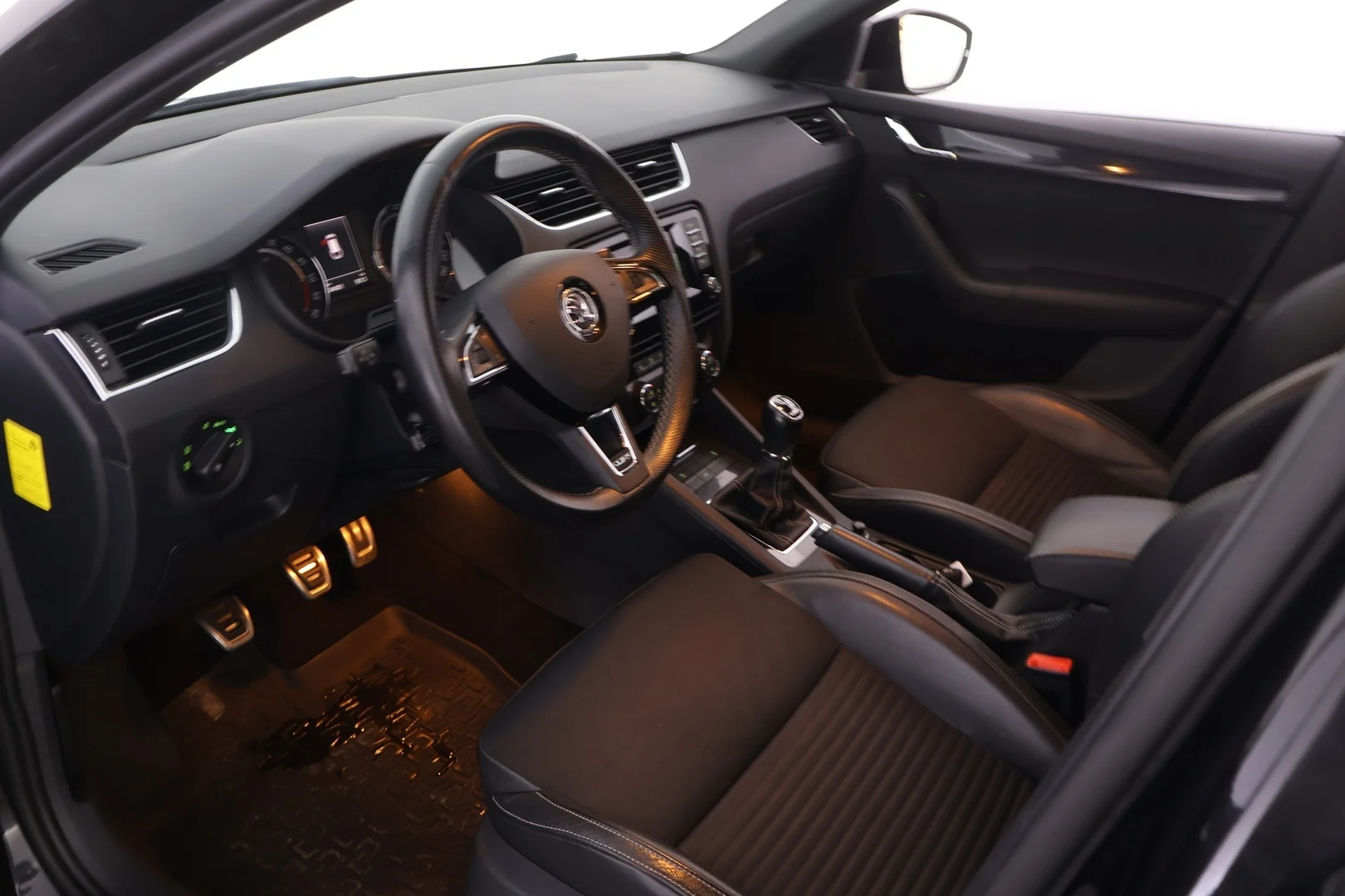 Car Image - 6DLW9VbWgCJzghilpQlvqi