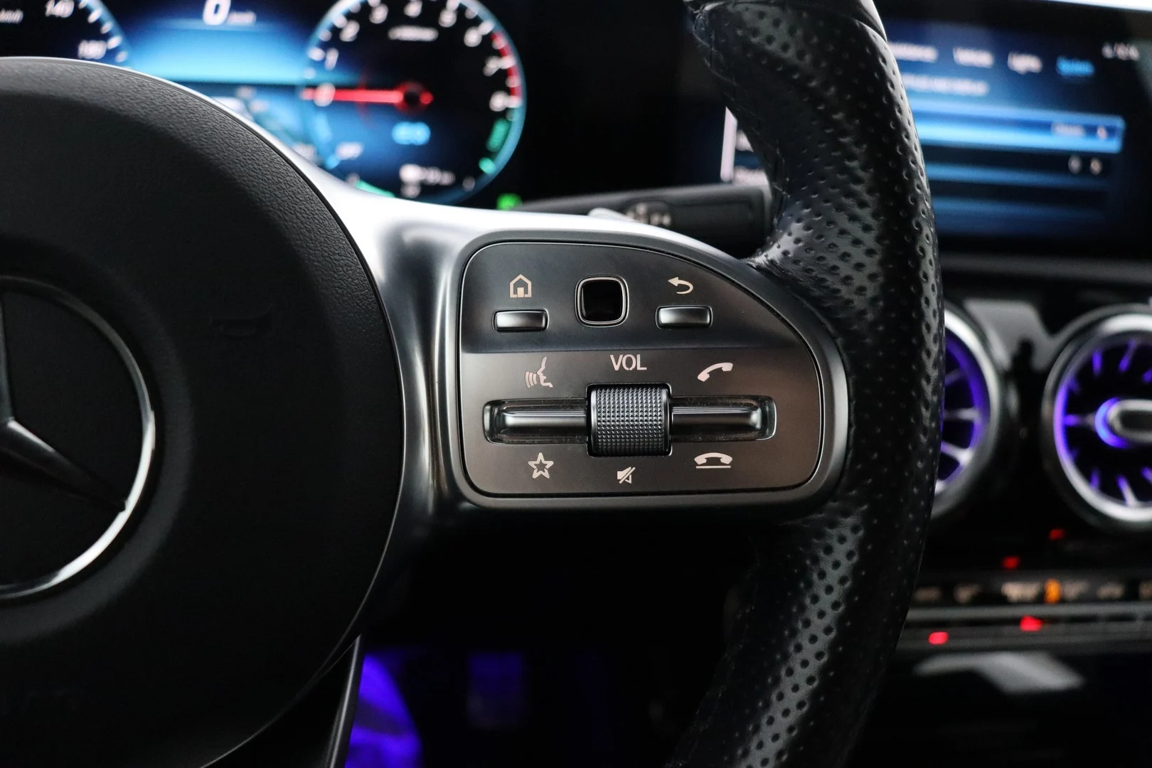 Car Image - 2w3aaUUpwwbrUfxaOp8Ati