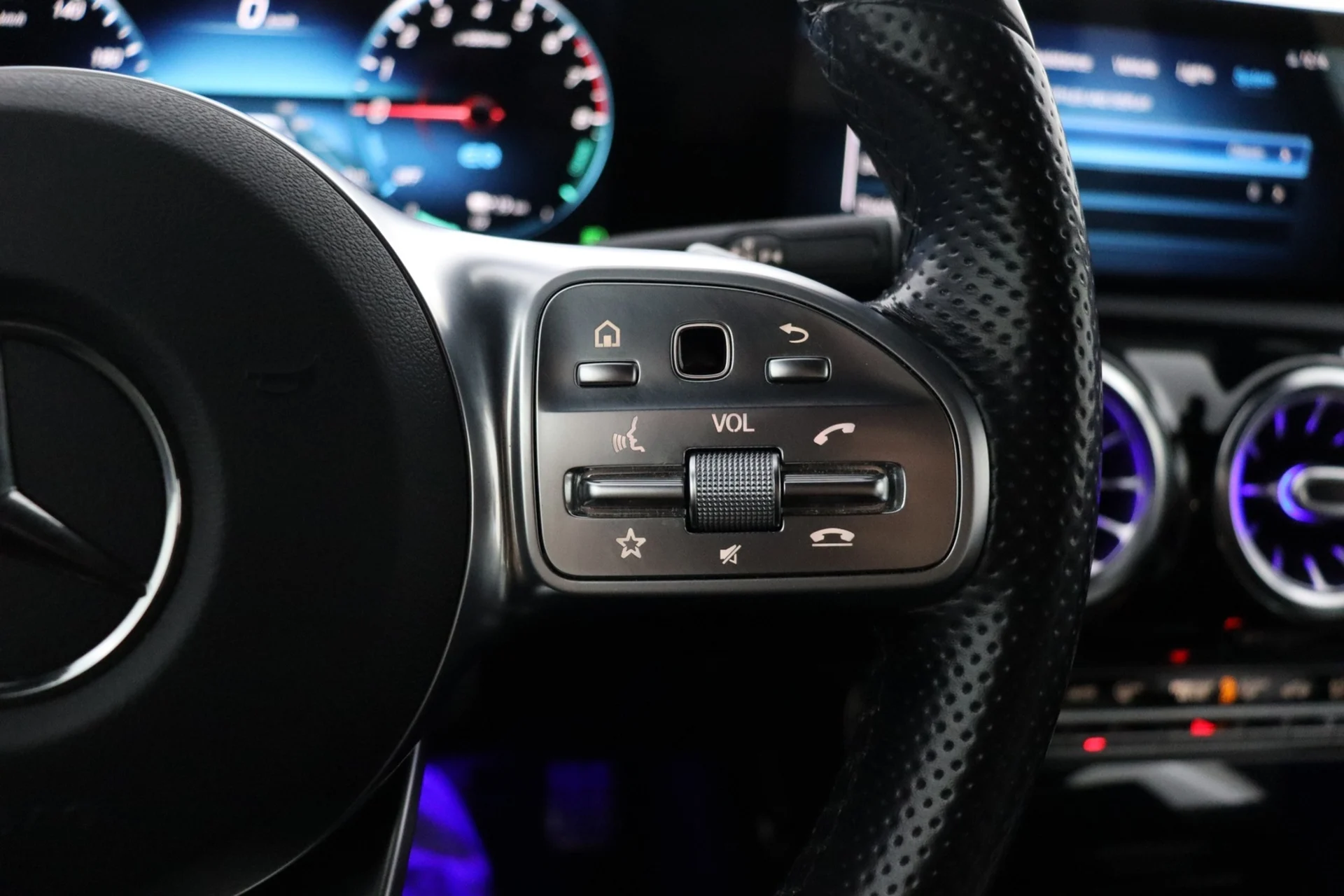 Car Image - 2w3aaUUpwwbrUfxaOp8Ati