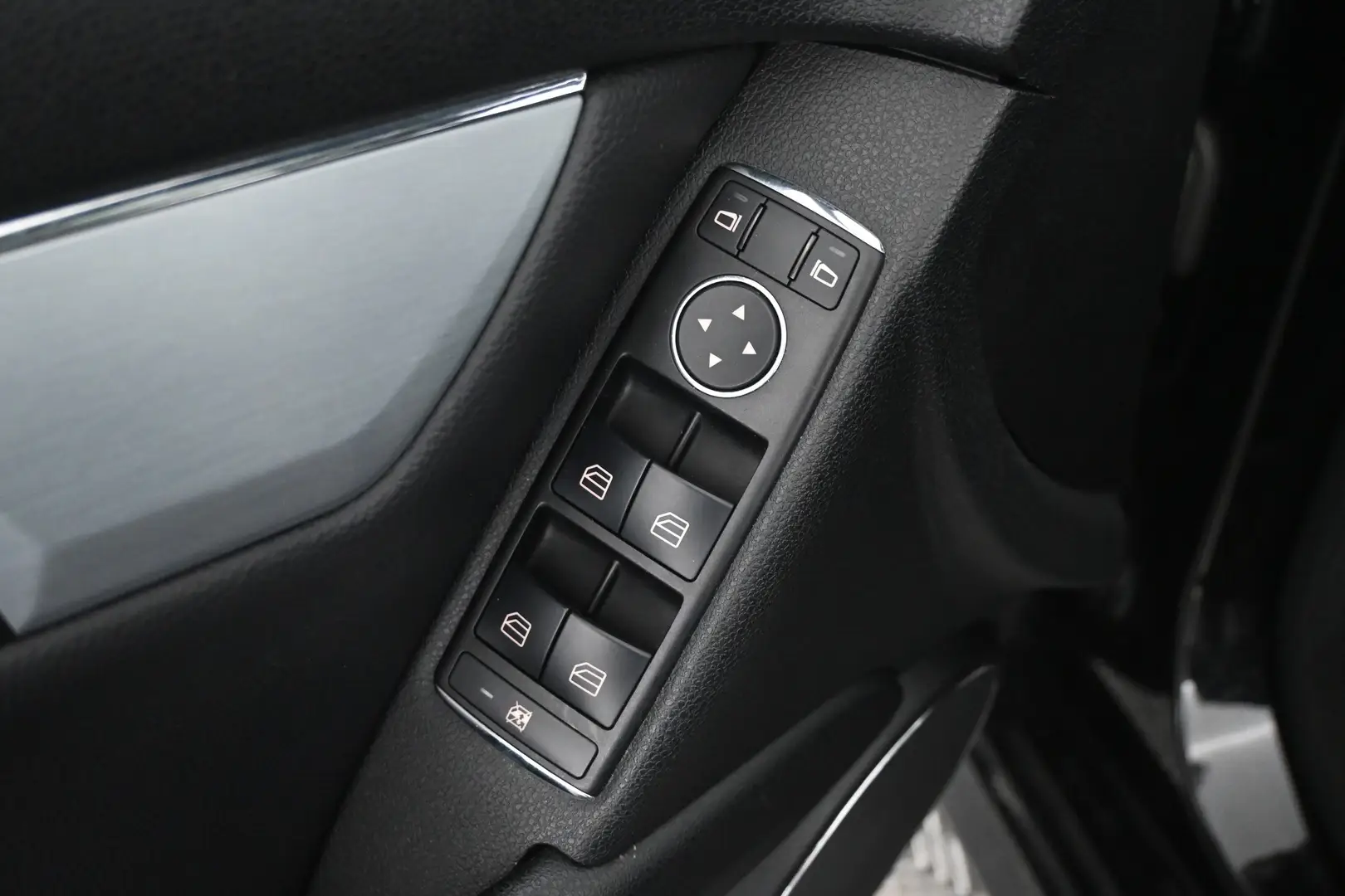 Car Image - 6TOEn7qfoDIuG6UjtPfVMP
