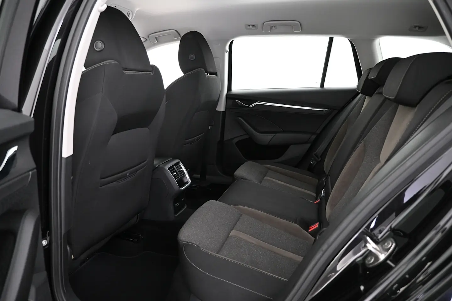 Car Image - UunPpROg0z6VOzF8VRda9