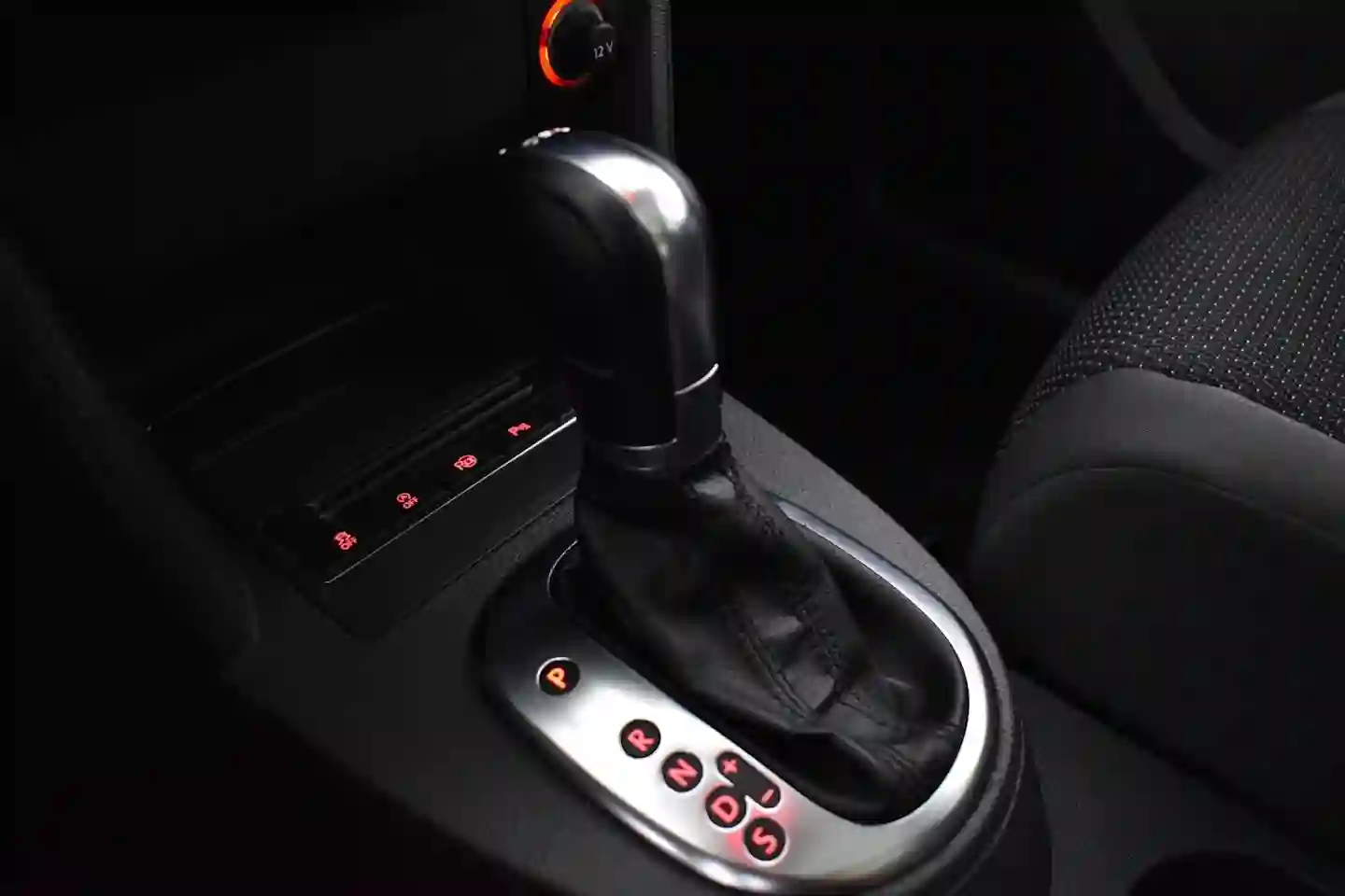 Car Image - 4nSPRrwj5JGnc6v37TbOy4